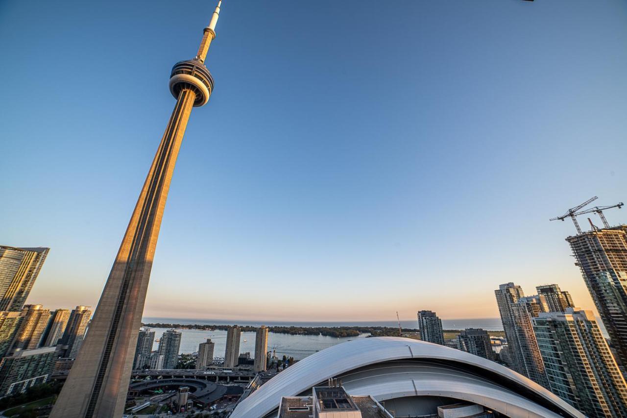 Designer Condo W/ Cn Tower View & Parking Toronto Esterno foto