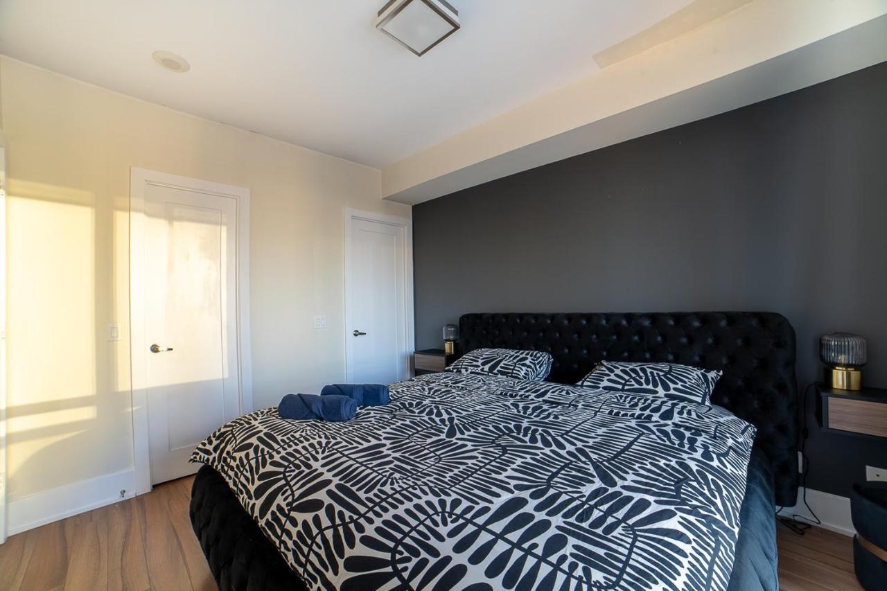 Designer Condo W/ Cn Tower View & Parking Toronto Esterno foto