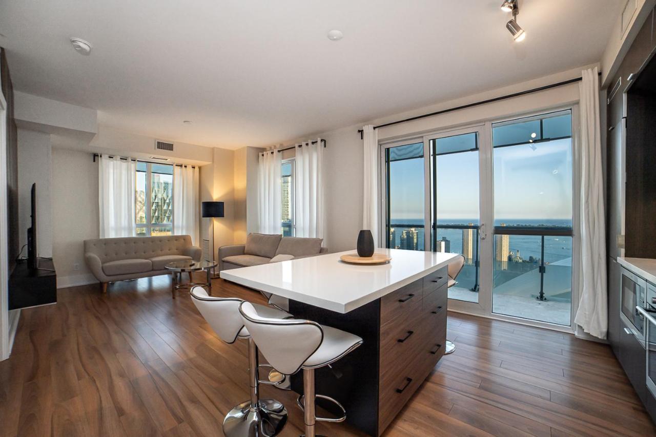 Designer Condo W/ Cn Tower View & Parking Toronto Esterno foto