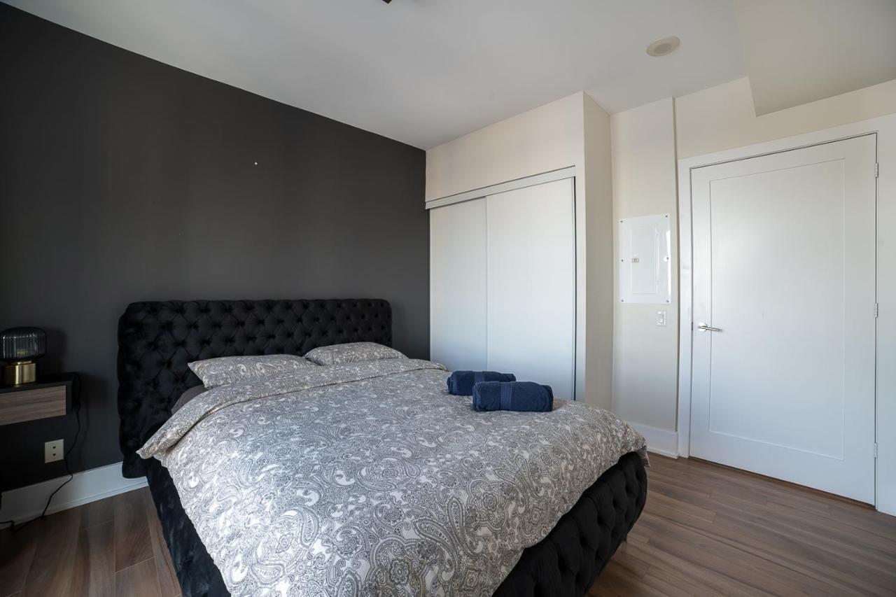 Designer Condo W/ Cn Tower View & Parking Toronto Esterno foto