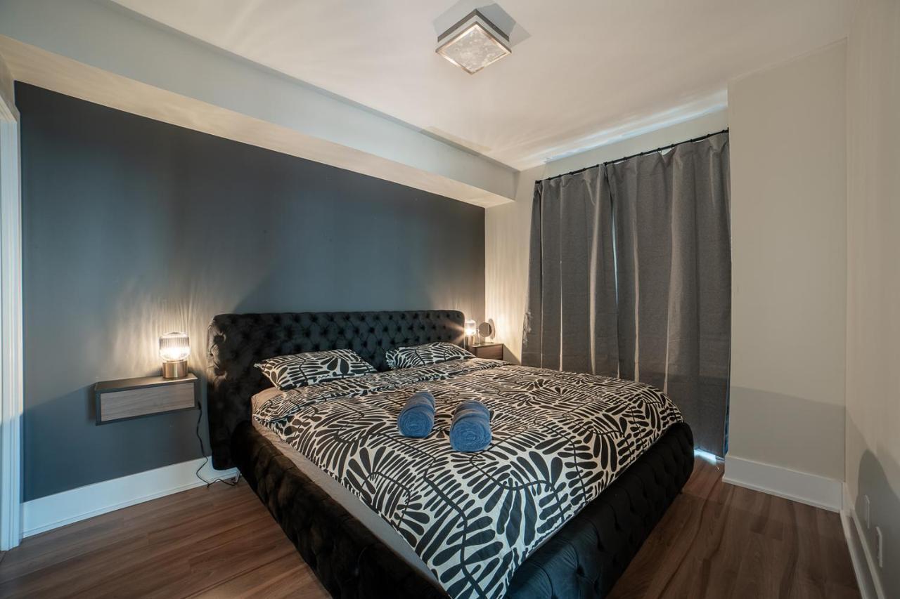 Designer Condo W/ Cn Tower View & Parking Toronto Esterno foto