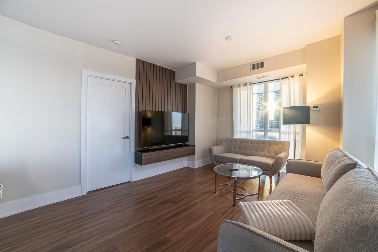 Designer Condo W/ Cn Tower View & Parking Toronto Esterno foto