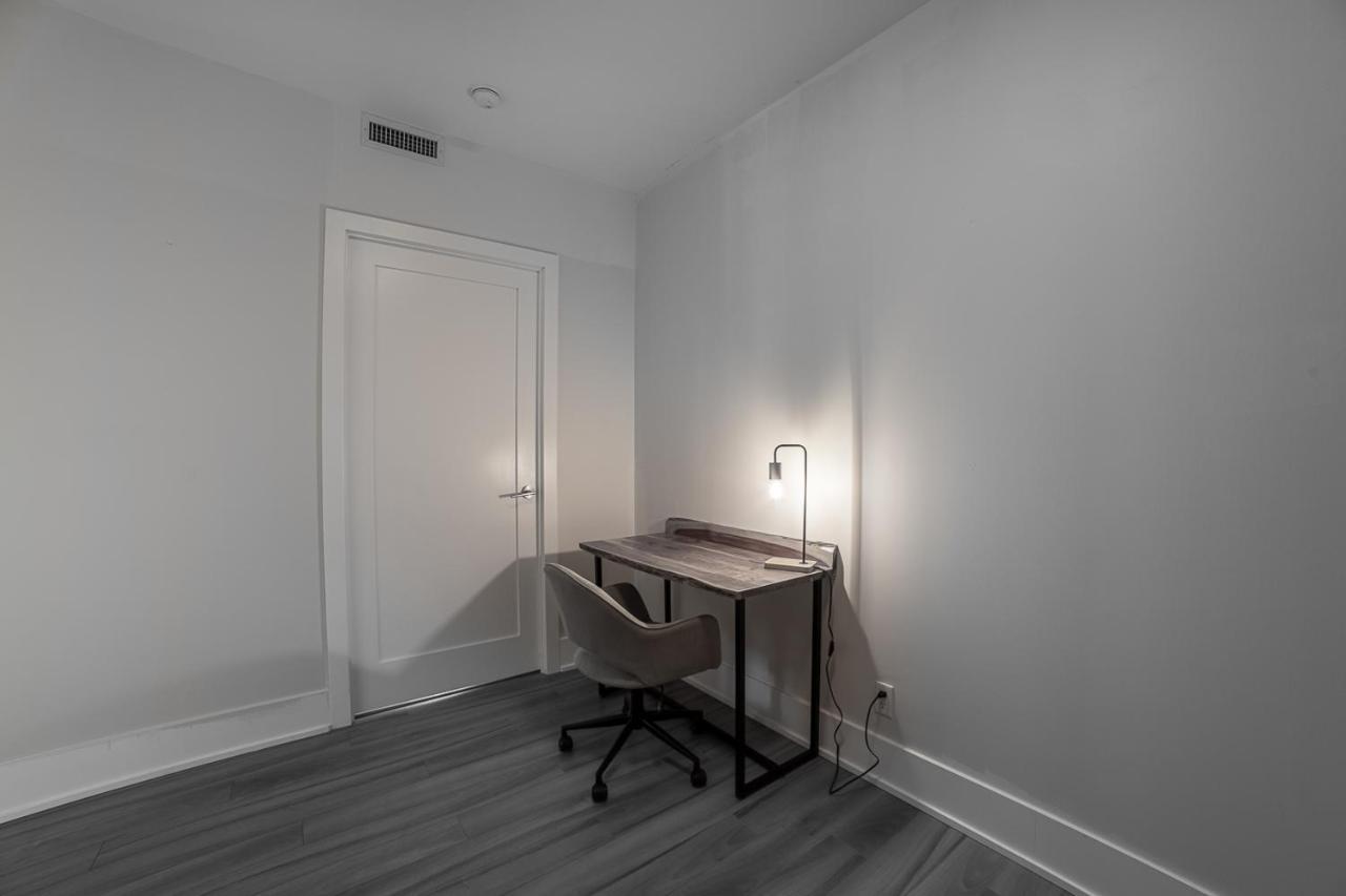 Designer Condo W/ Cn Tower View & Parking Toronto Esterno foto