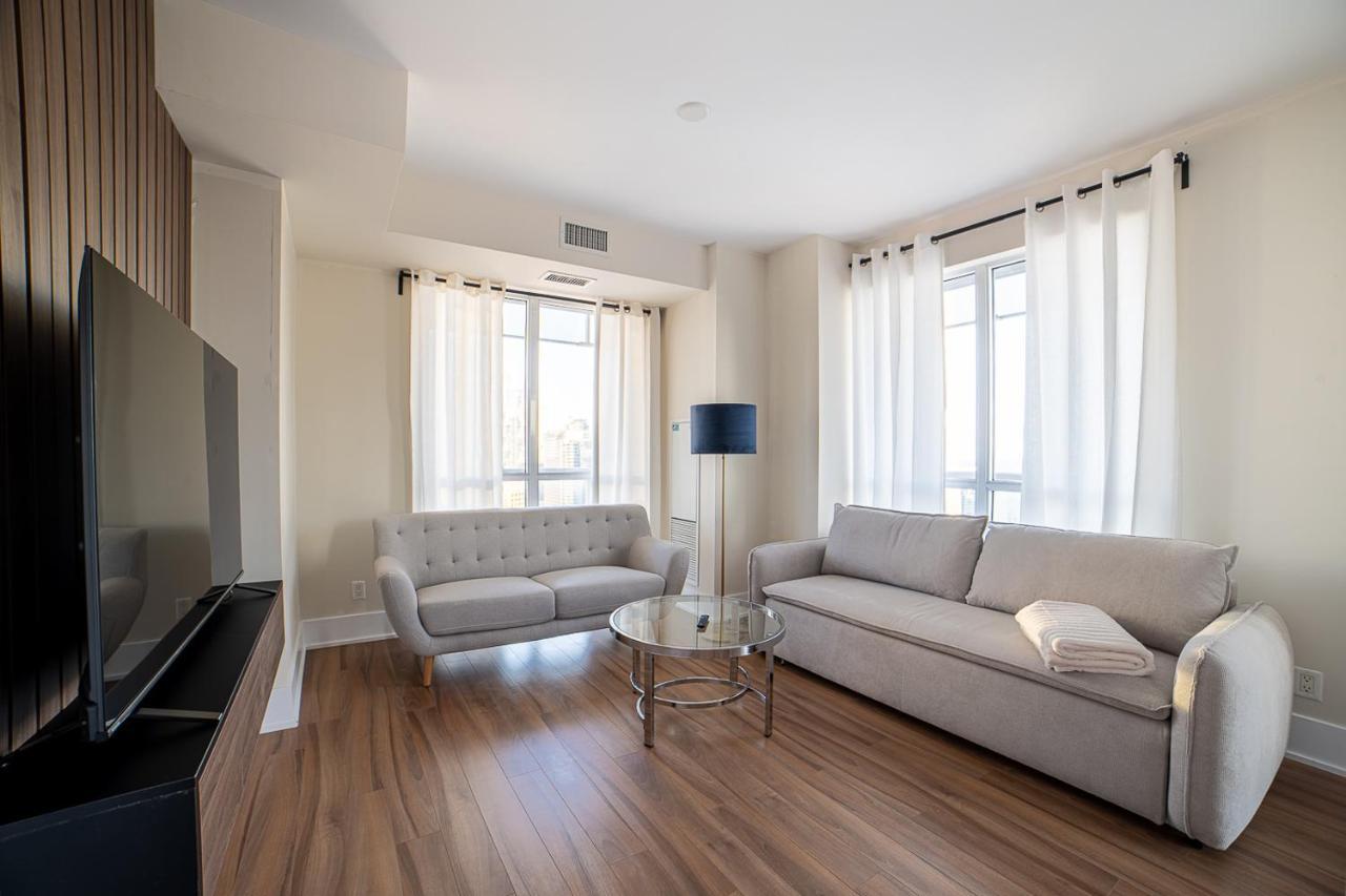 Designer Condo W/ Cn Tower View & Parking Toronto Esterno foto