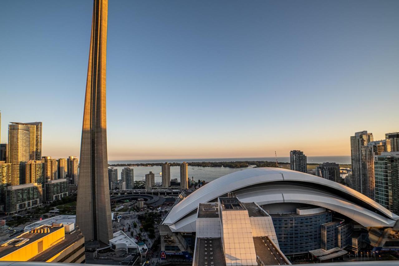 Designer Condo W/ Cn Tower View & Parking Toronto Esterno foto
