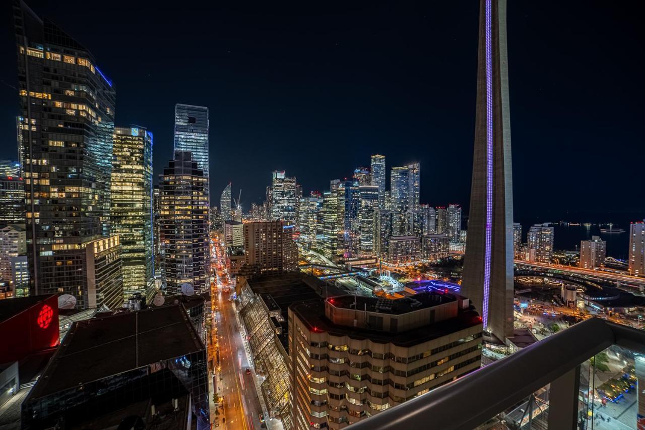 Designer Condo W/ Cn Tower View & Parking Toronto Esterno foto