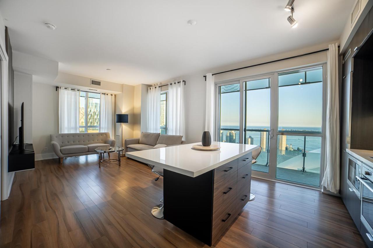 Designer Condo W/ Cn Tower View & Parking Toronto Esterno foto