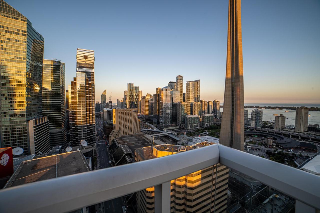 Designer Condo W/ Cn Tower View & Parking Toronto Esterno foto