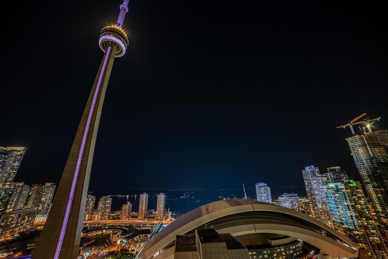 Designer Condo W/ Cn Tower View & Parking Toronto Esterno foto