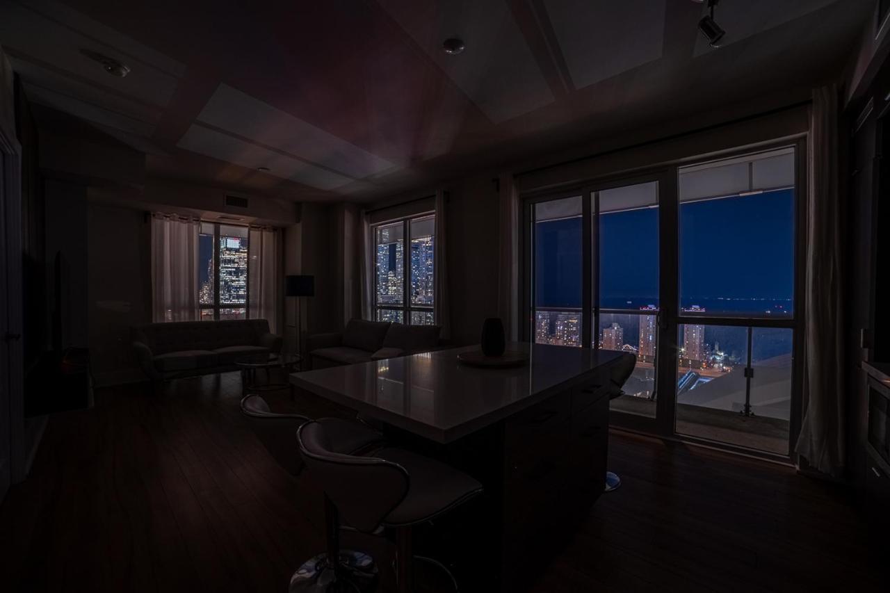Designer Condo W/ Cn Tower View & Parking Toronto Esterno foto
