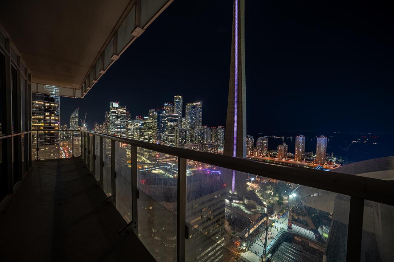 Designer Condo W/ Cn Tower View & Parking Toronto Esterno foto