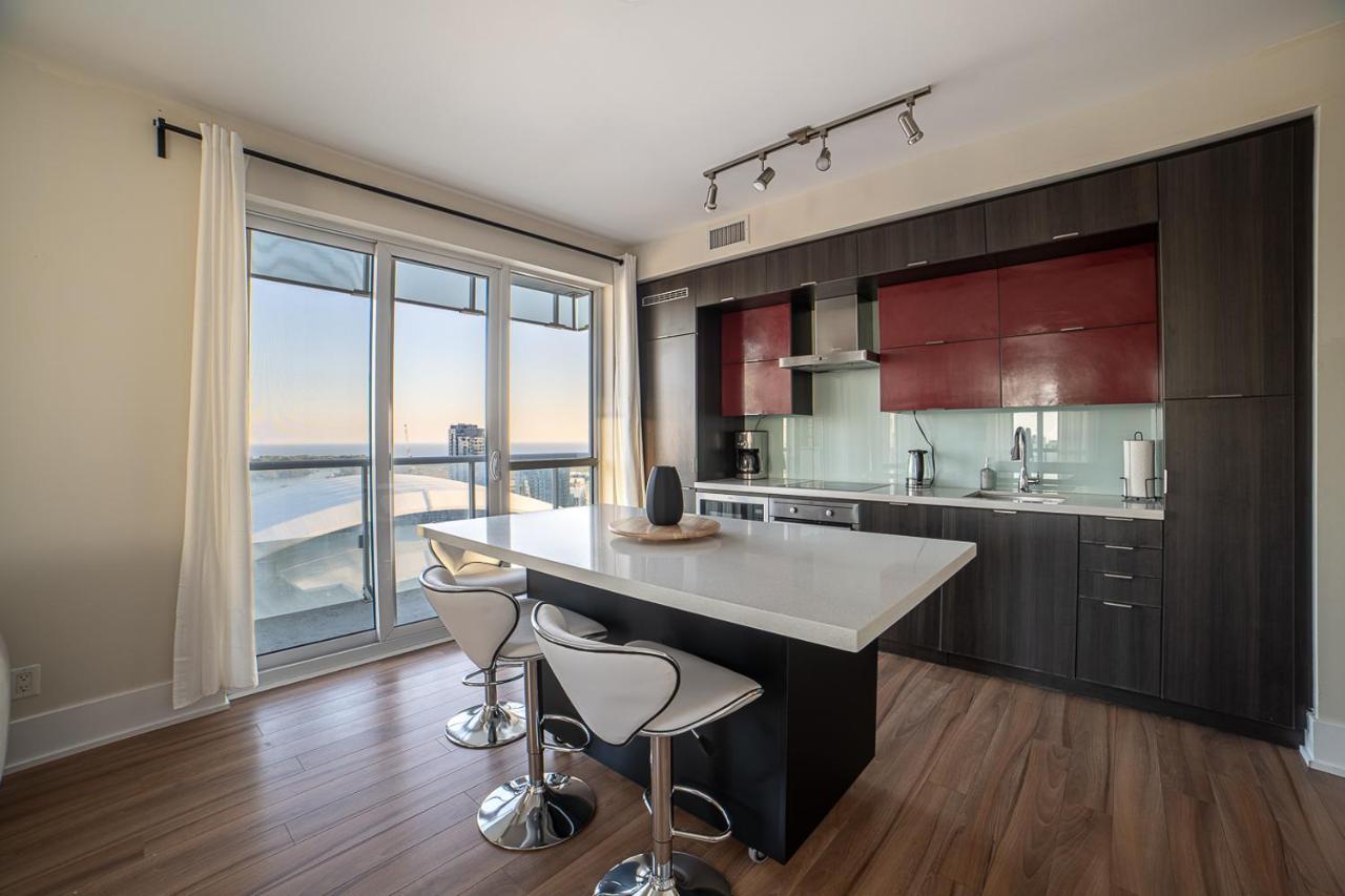 Designer Condo W/ Cn Tower View & Parking Toronto Esterno foto