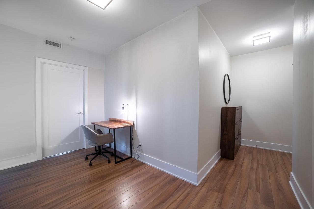 Designer Condo W/ Cn Tower View & Parking Toronto Esterno foto