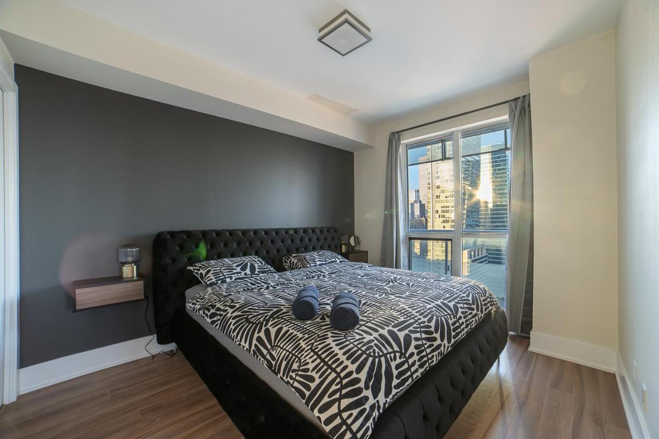 Designer Condo W/ Cn Tower View & Parking Toronto Esterno foto